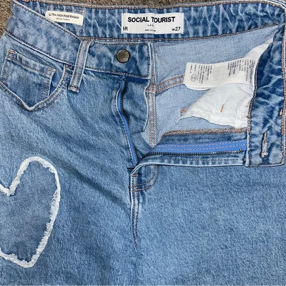 Social Tourist Ultra Highrise Baggy Wide Heart Patch Jeans - Picture 7 of 10